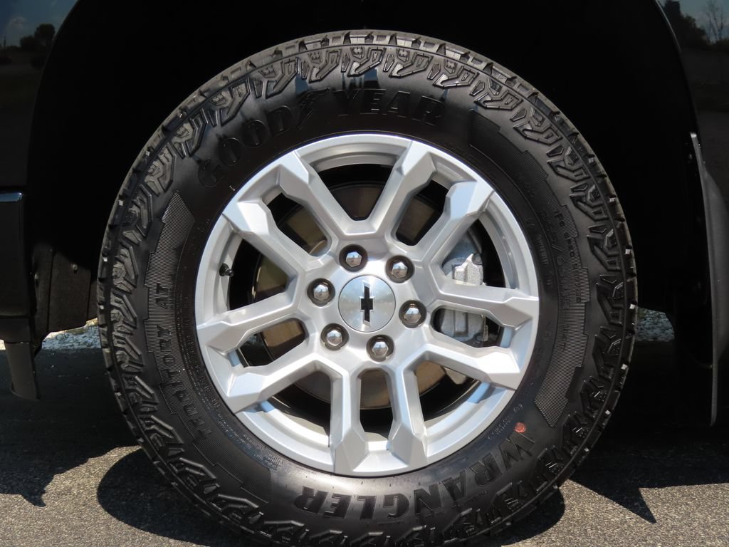 Certified 2024 Chevrolet Silverado 1500 RST w/ Convenience Package II AWD/4WD image 16