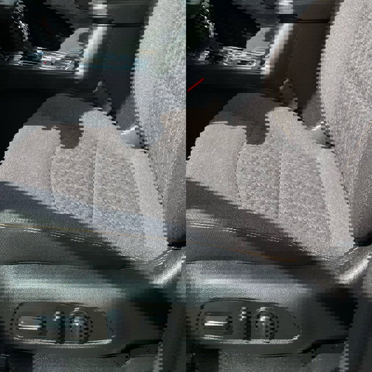 Used 2024 Chevrolet Equinox LT image 23