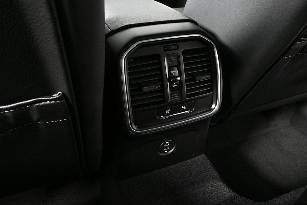 Certified 2026 Porsche Macan AWD/4WD image 22