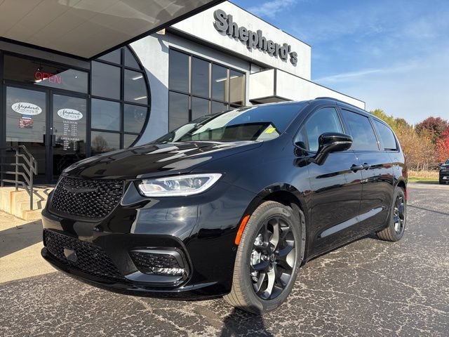 New 2026 Chrysler Pacifica Select w/ S Appearance Package FWD image 2