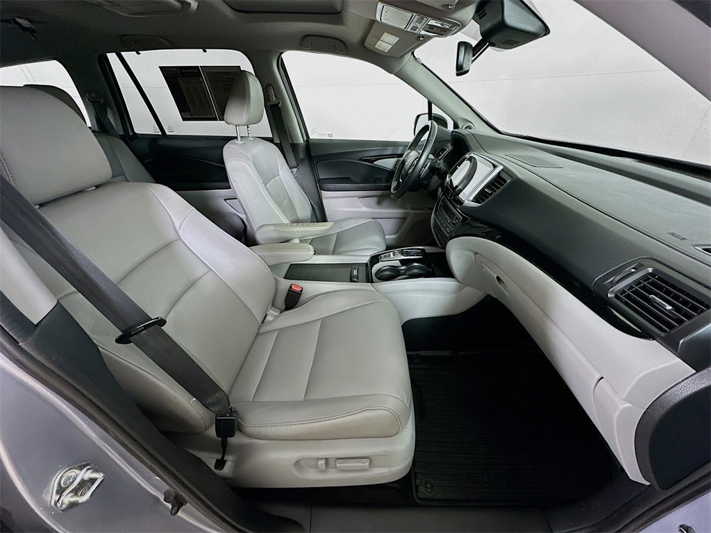 Used 2017 Honda Pilot Touring image 12