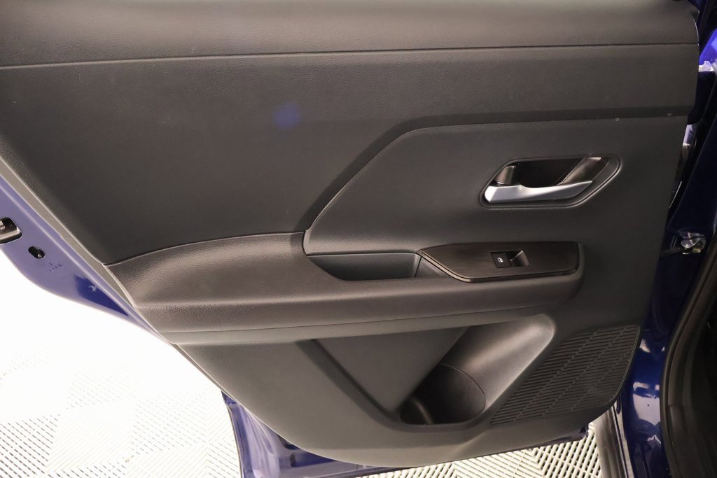 Used 2025 Nissan Kicks SV w/ SV Premium Package image 17