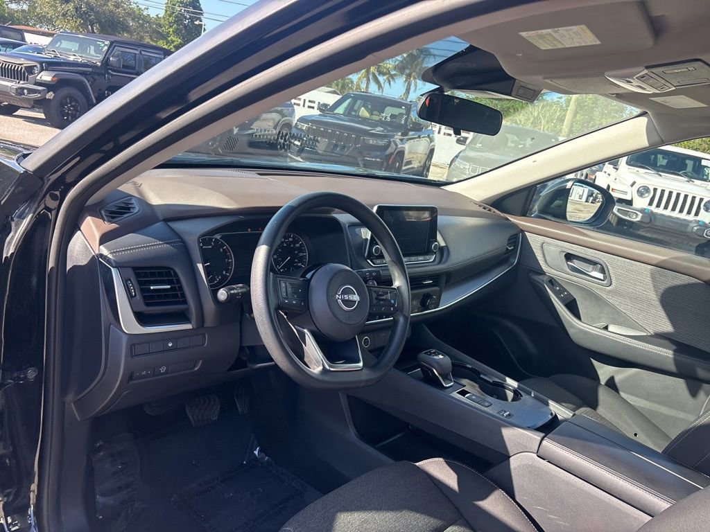 Used 2023 Nissan Rogue SV image 10