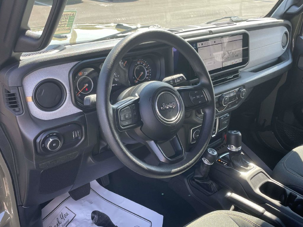 Used 2025 Jeep Wrangler Sport AWD/4WD image 12