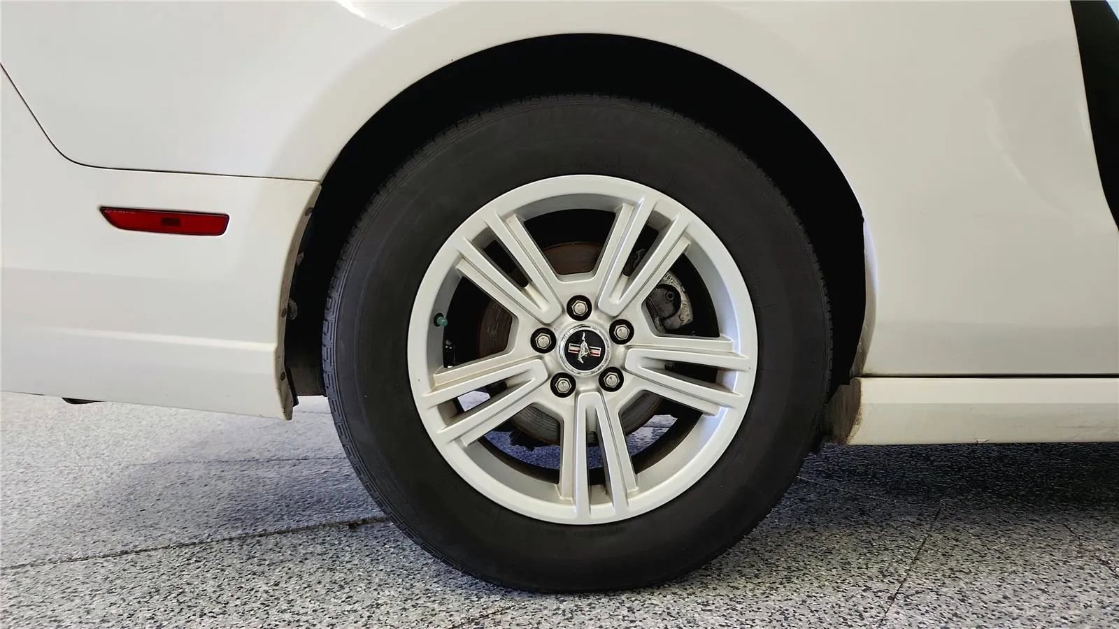 Used 2013 Ford Mustang Convertible RWD image 13