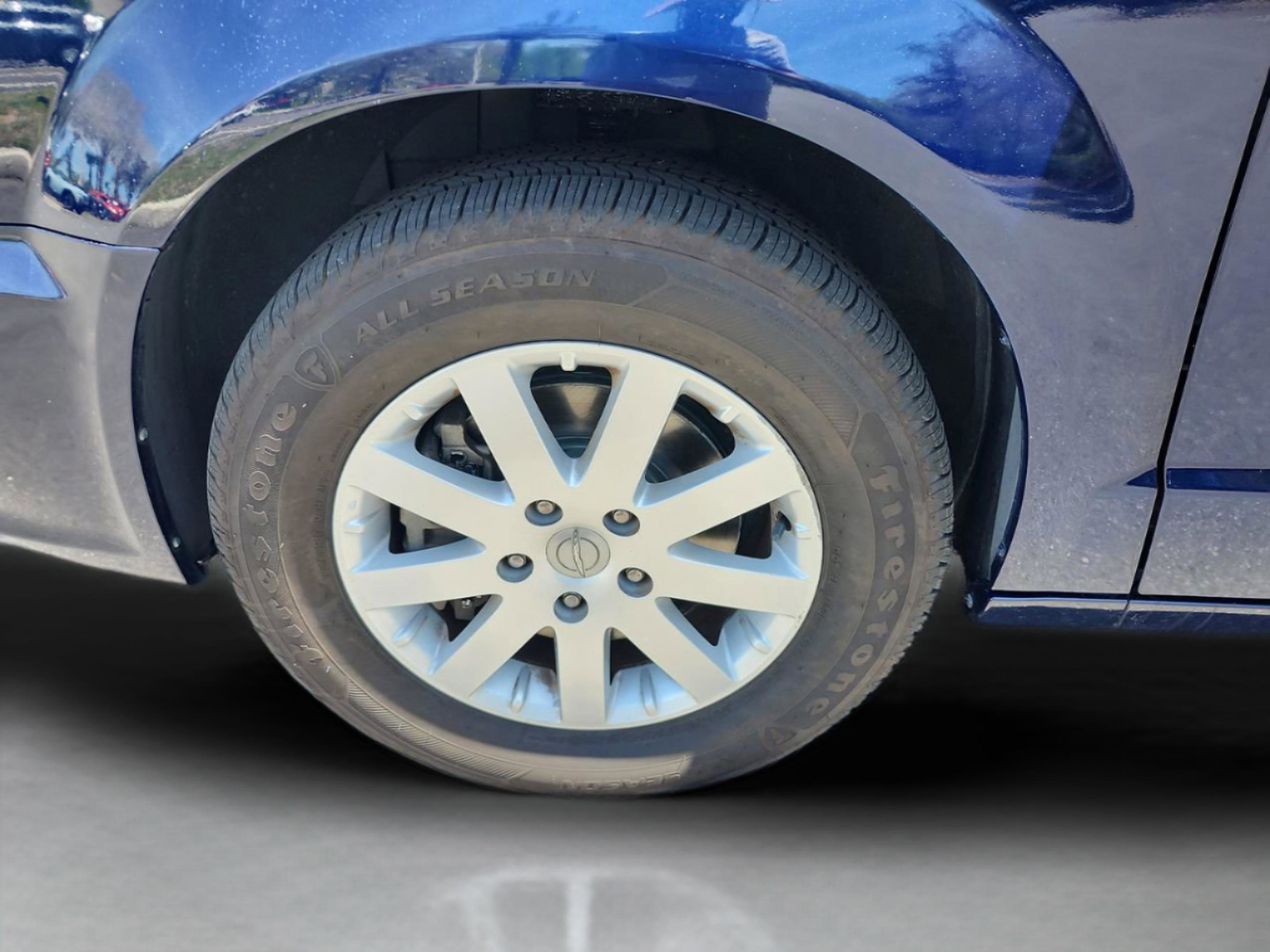 Used 2015 Chrysler Town & Country Touring w/ Driver Convenience Group FWD image 30