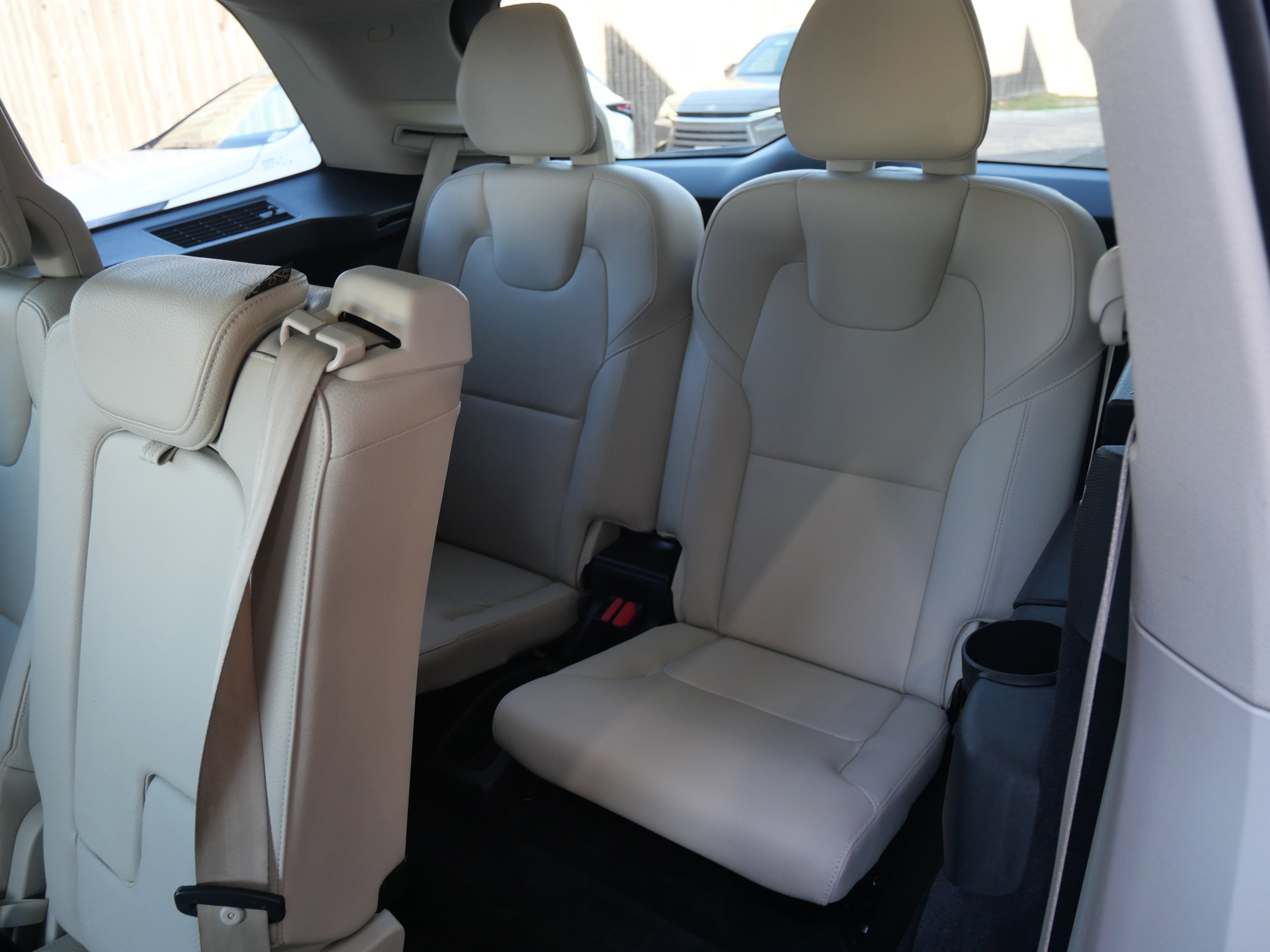 Used 2021 Volvo XC90 T6 Momentum image 11