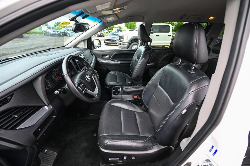 Used 2017 Toyota Sienna SE FWD image 19