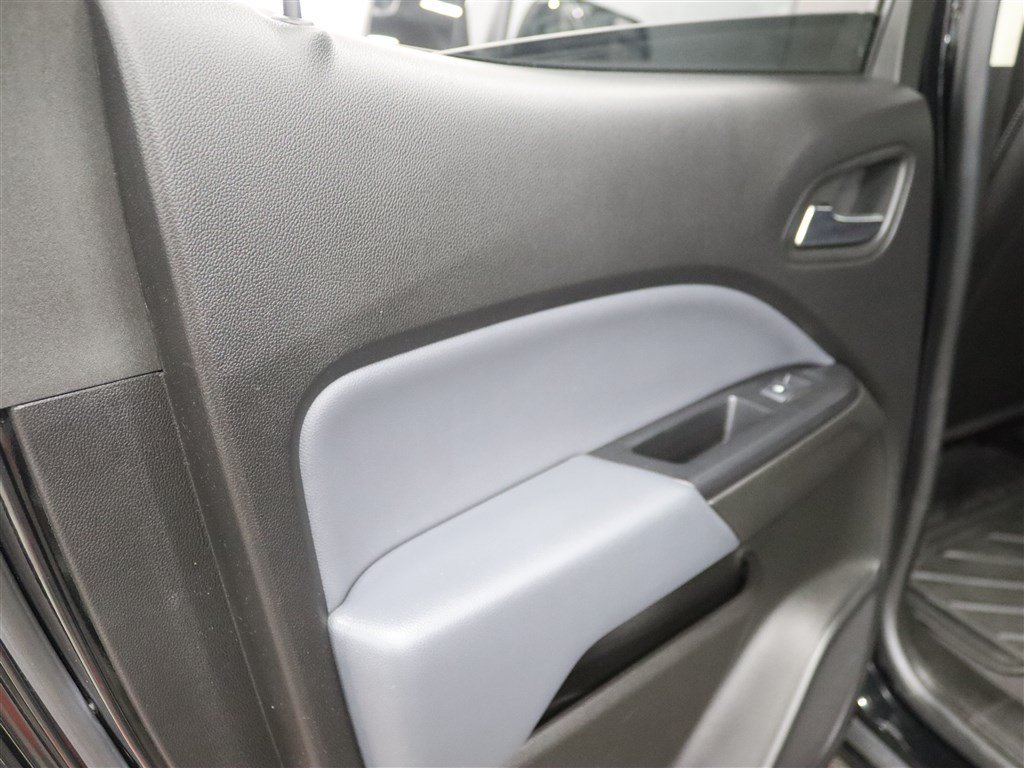 Used 2019 Chevrolet Colorado Z71 AWD/4WD image 17