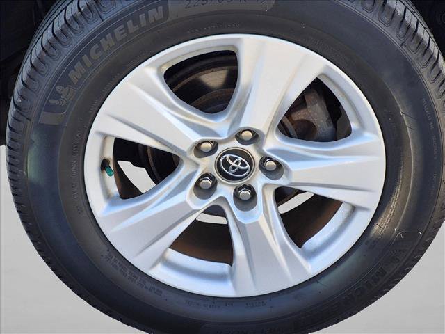 Used 2020 Toyota RAV4 XLE w/ Convenience Package AWD/4WD image 16