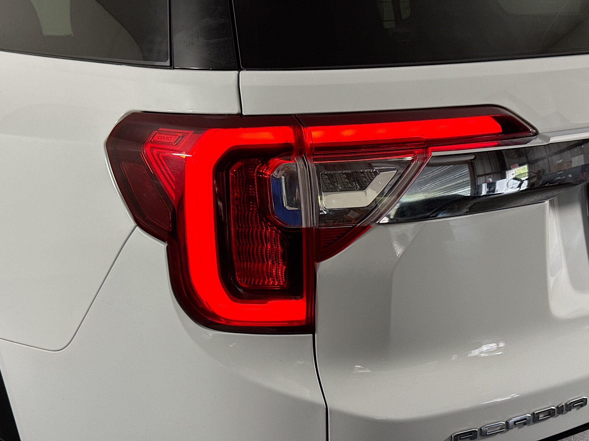 Used 2022 GMC Acadia SLE FWD image 36