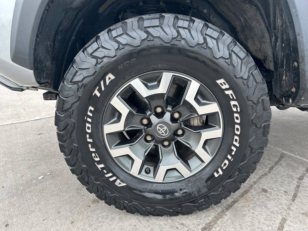 Used 2019 Toyota Tacoma TRD Off-Road w/ Technology Package AWD/4WD image 32