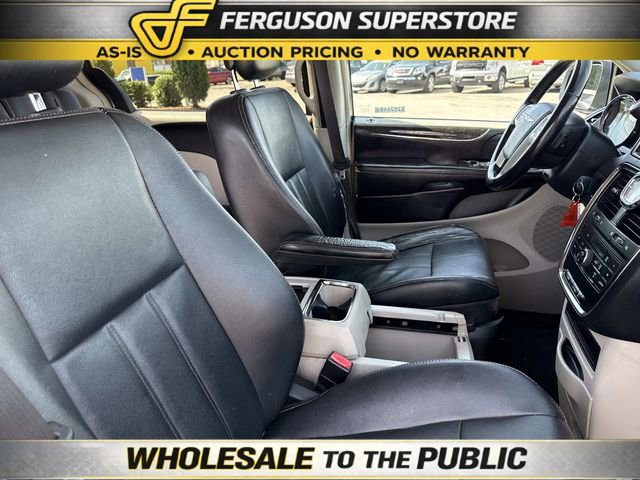 Used 2014 Chrysler Town & Country Touring image 19