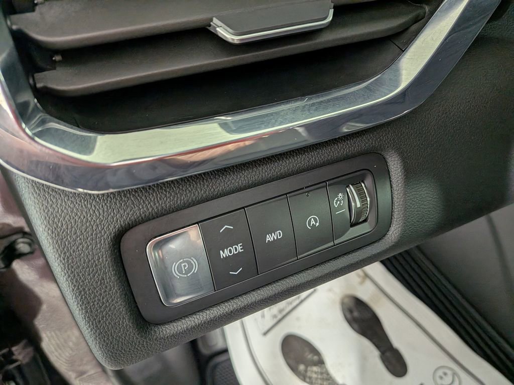 Certified 2025 GMC Acadia Elevation w/ Elevation Premium Package image 21