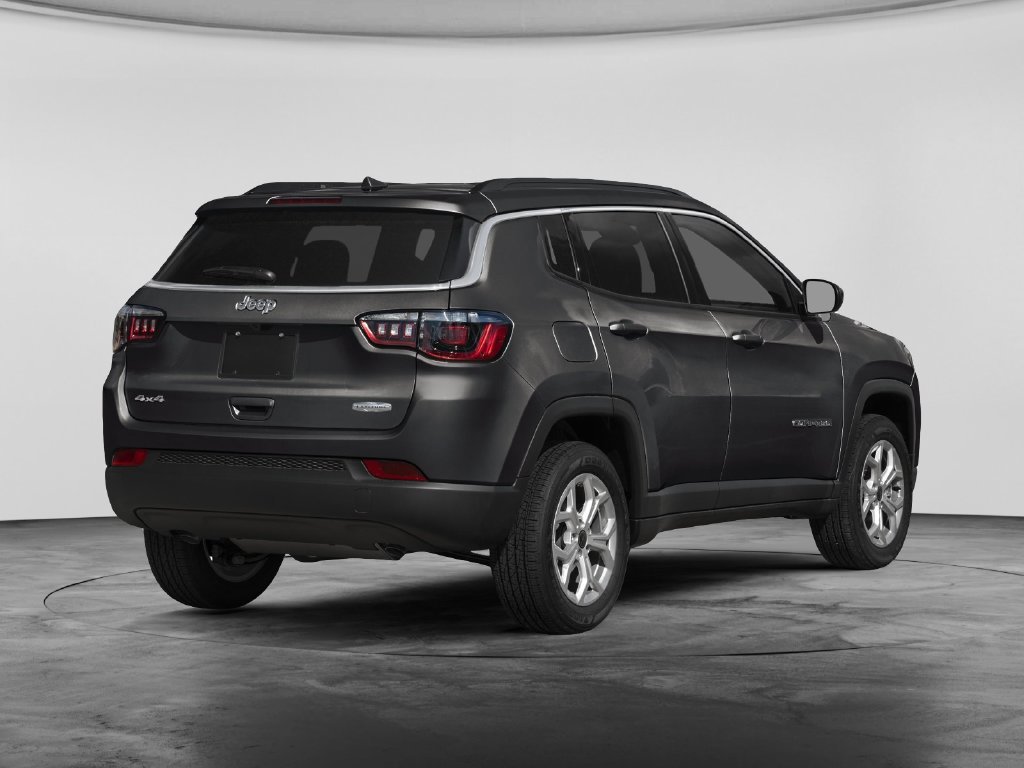 Used 2025 Jeep Compass Limited AWD/4WD image 2