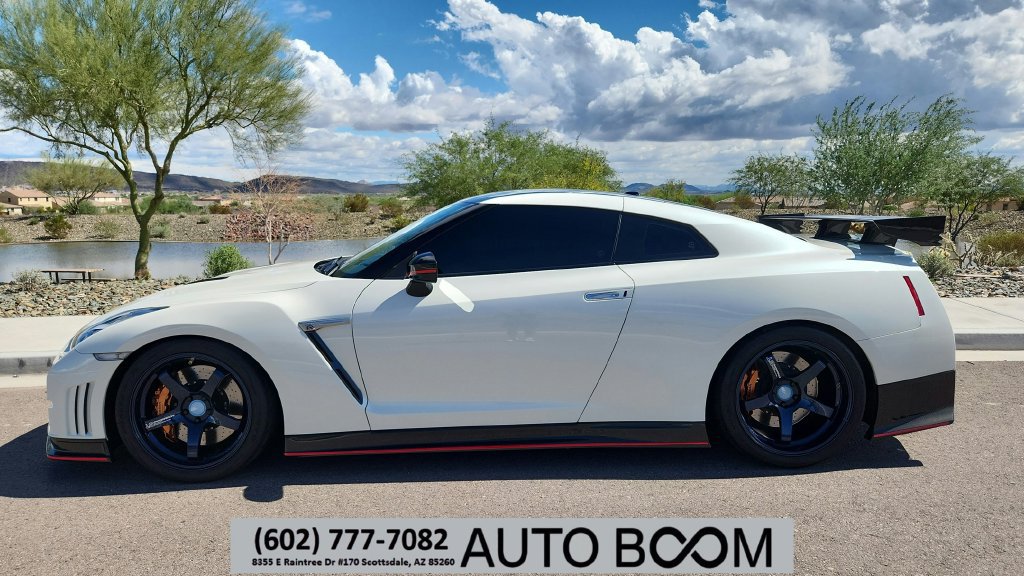 Used 2015 Nissan GT-R NISMO AWD/4WD image 1