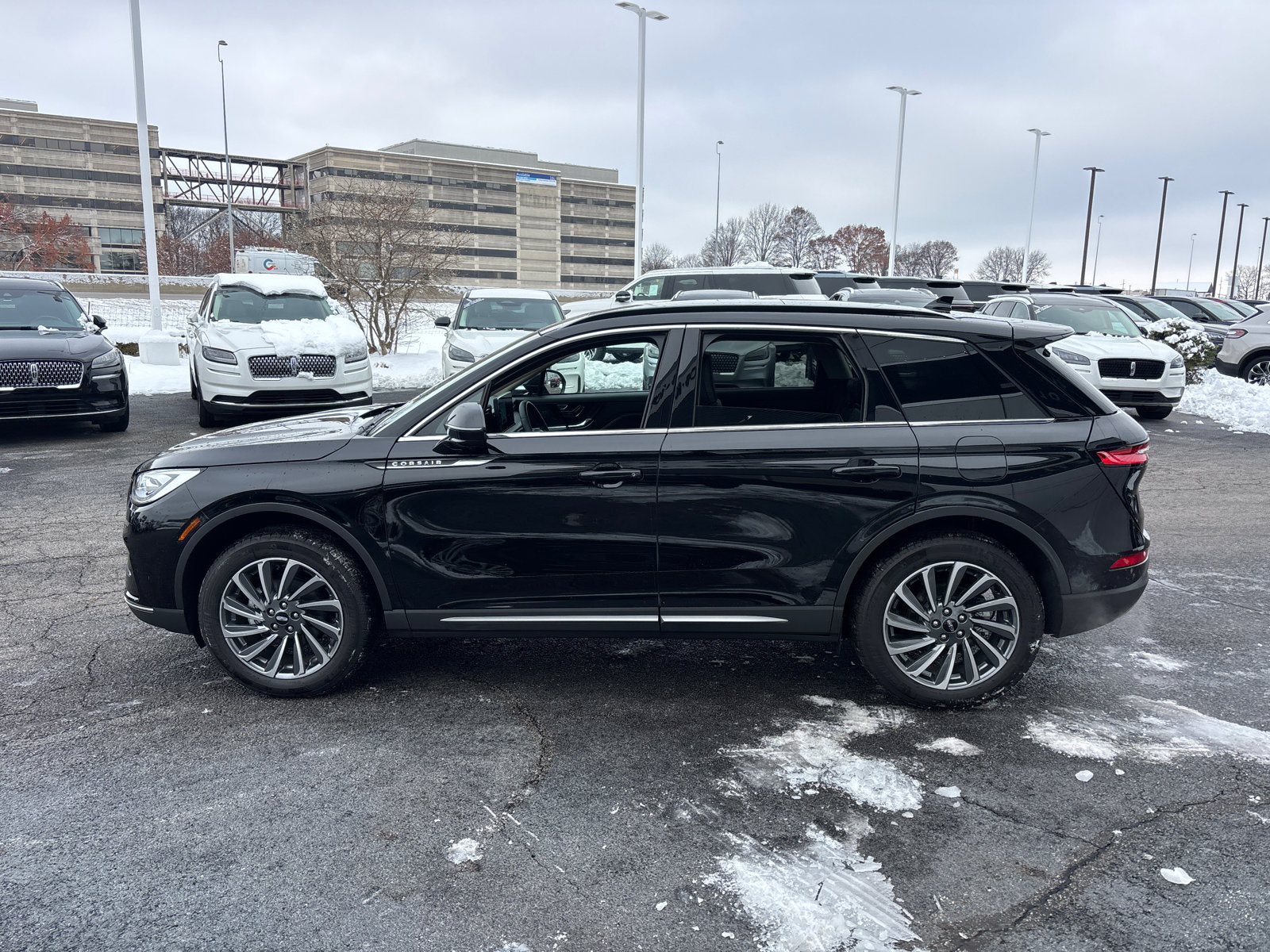 New 2025 Lincoln Corsair Reserve image 4