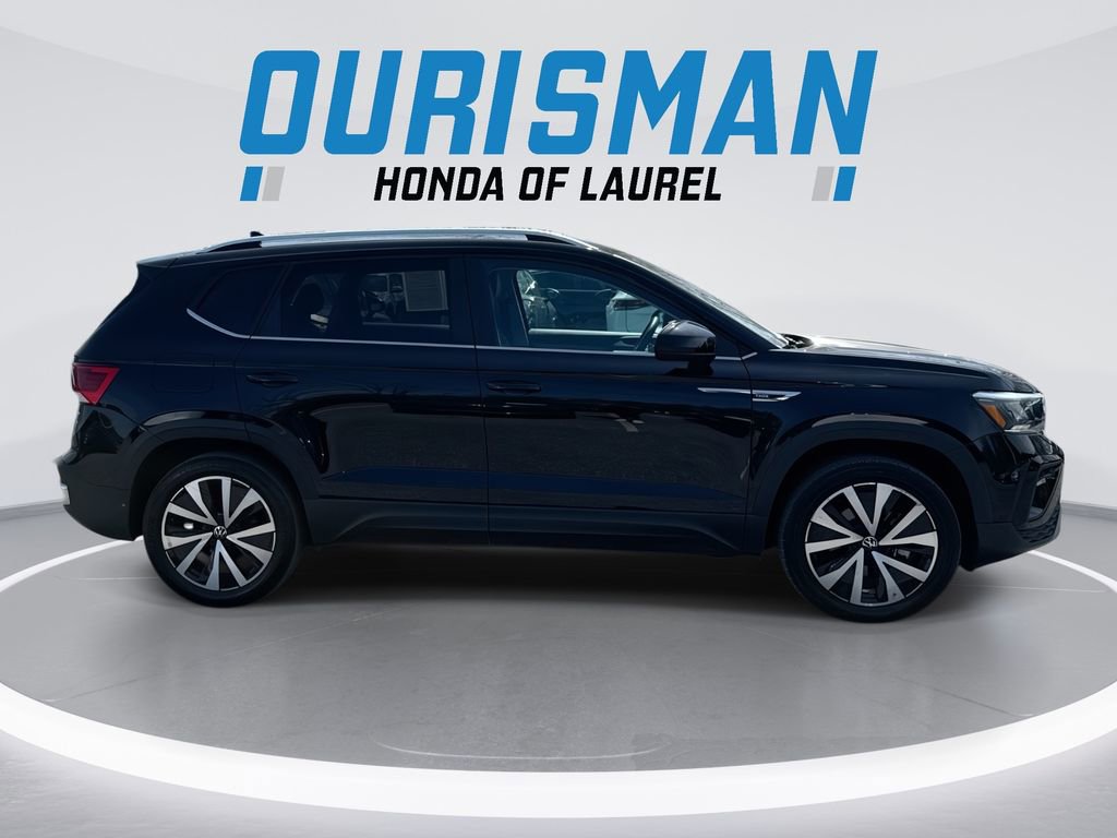 Used 2022 Volkswagen Taos SE w/ Panoramic Sunroof Package image 9