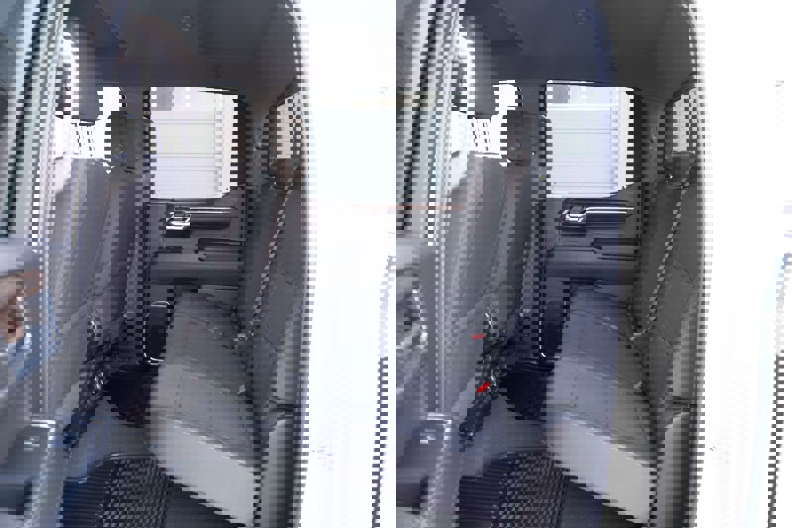 Used 2024 GMC Sierra 1500 SLE w/ Preferred Package image 15