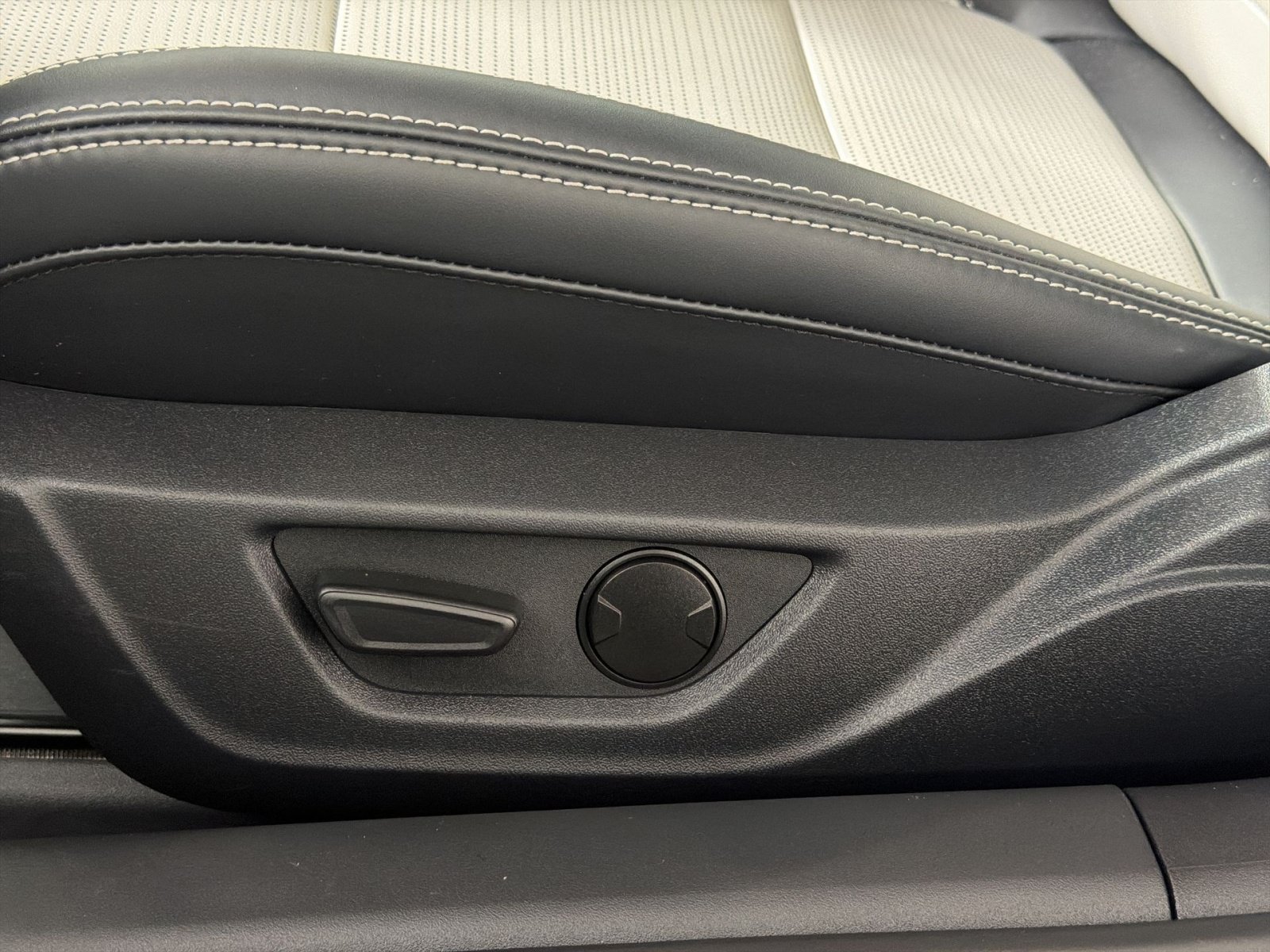 Used 2025 Ford Mustang GT Premium RWD image 14
