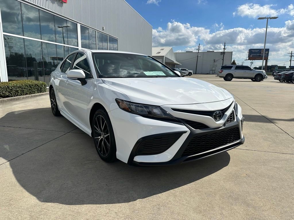 Used 2024 Toyota Camry SE image 5