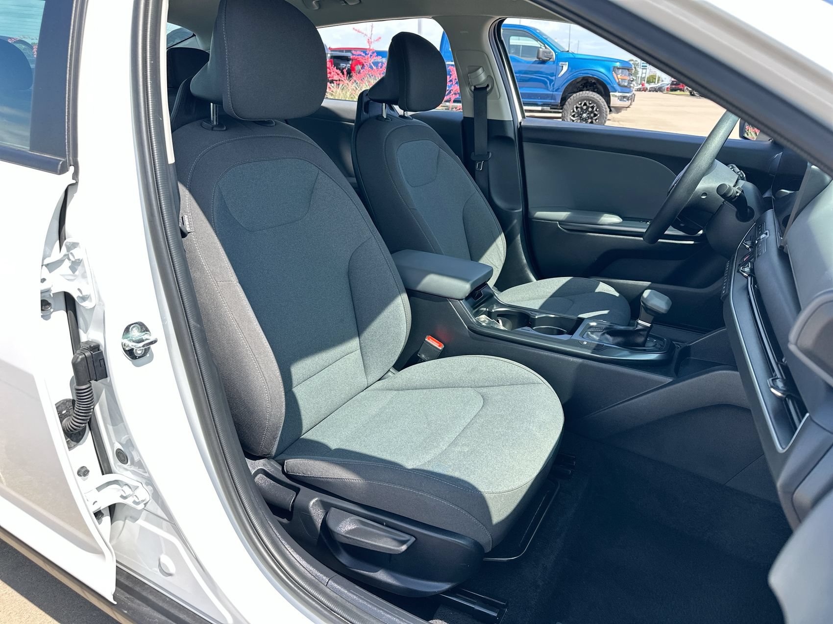 Used 2025 Kia K4 FWD image 24