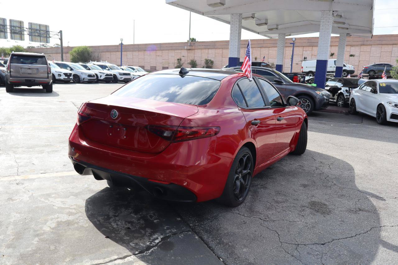 Used 2018 Alfa Romeo Giulia Ti Sport w/ Quick Order Package 22S Sport AWD/4WD image 3