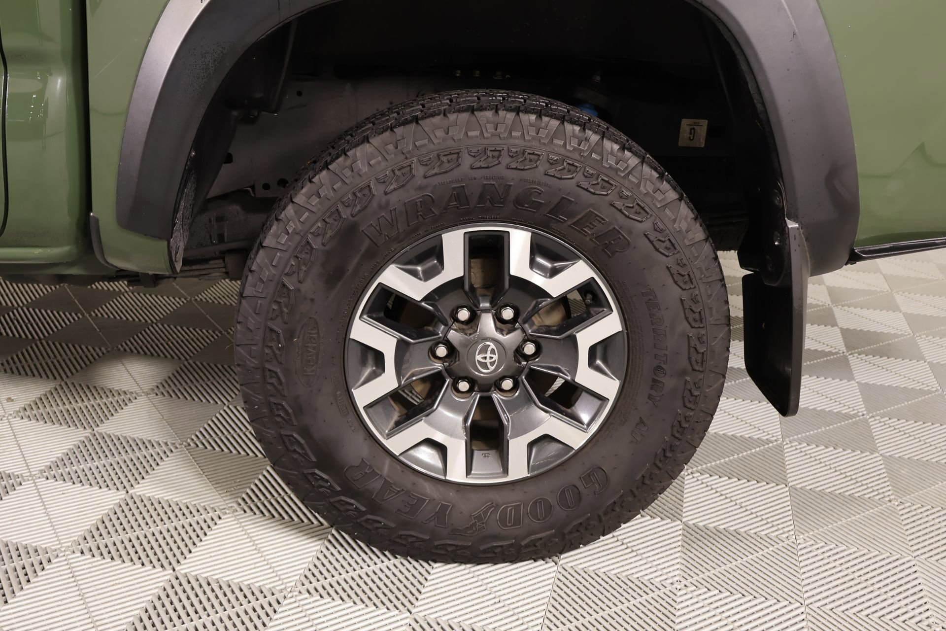 Used 2022 Toyota Tacoma TRD Off-Road w/ Technology Package AWD/4WD image 17