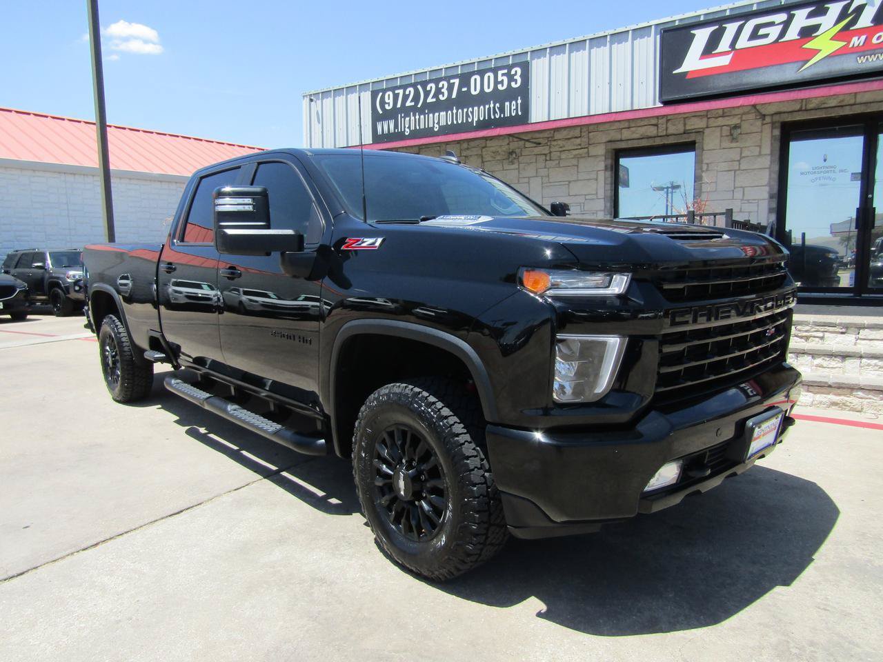 Used 2022 Chevrolet Silverado 2500 LT w/ Midnight Edition AWD/4WD image 6
