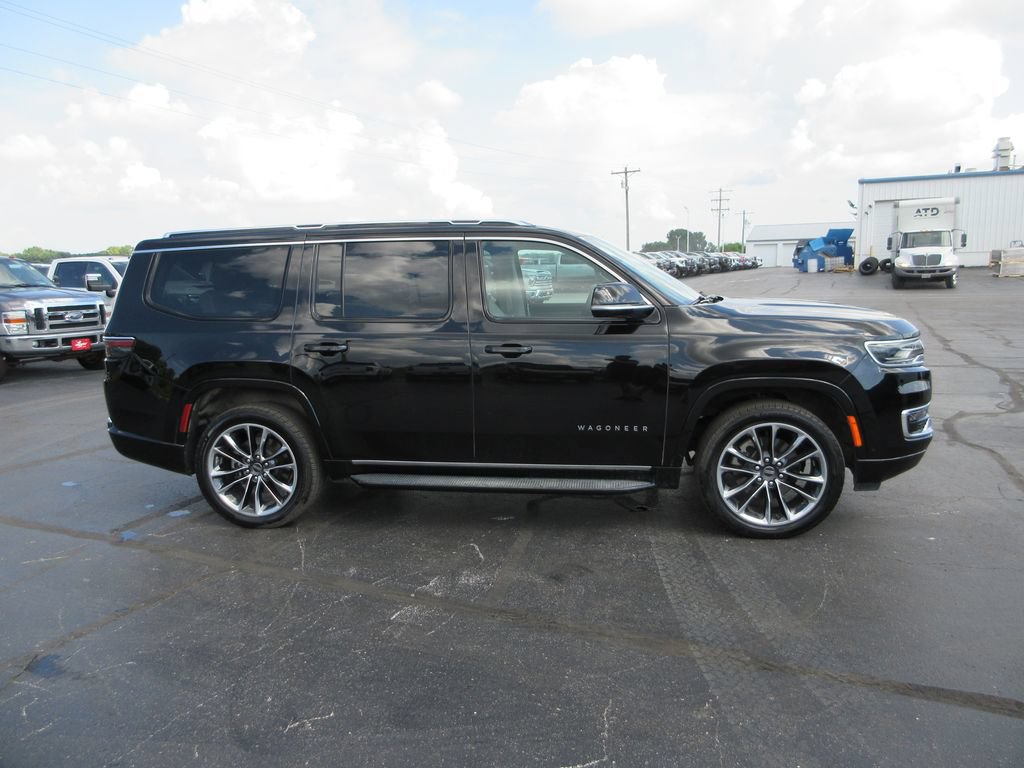 Used 2023 Jeep Wagoneer Series II w/ Premium Group I AWD/4WD image 5