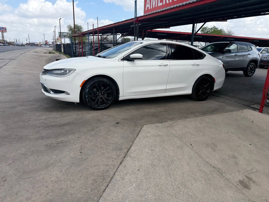 Used 2015 Chrysler 200 Limited w/ Convenience Group FWD image 4