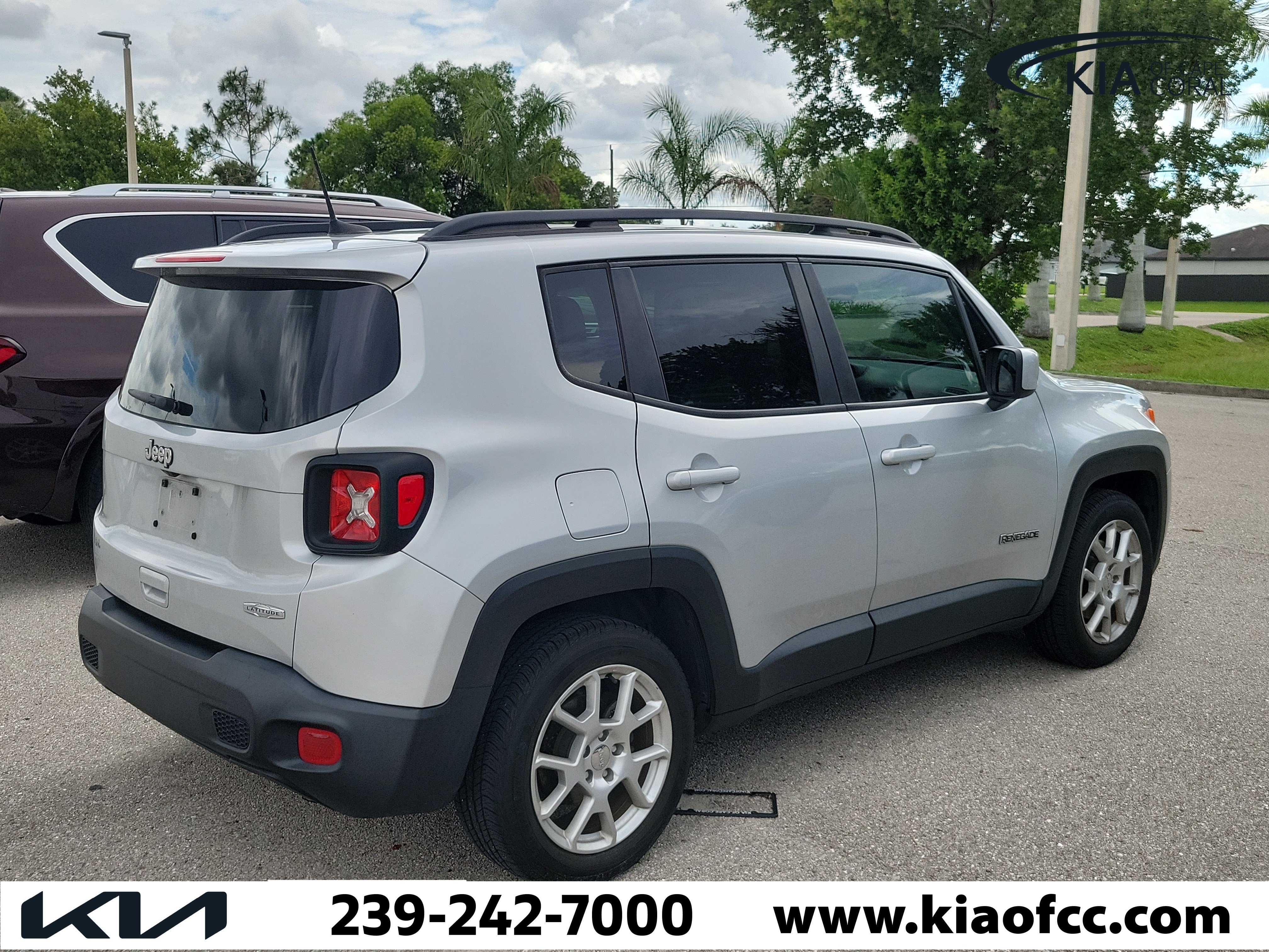 Used 2020 Jeep Renegade Latitude FWD image 6