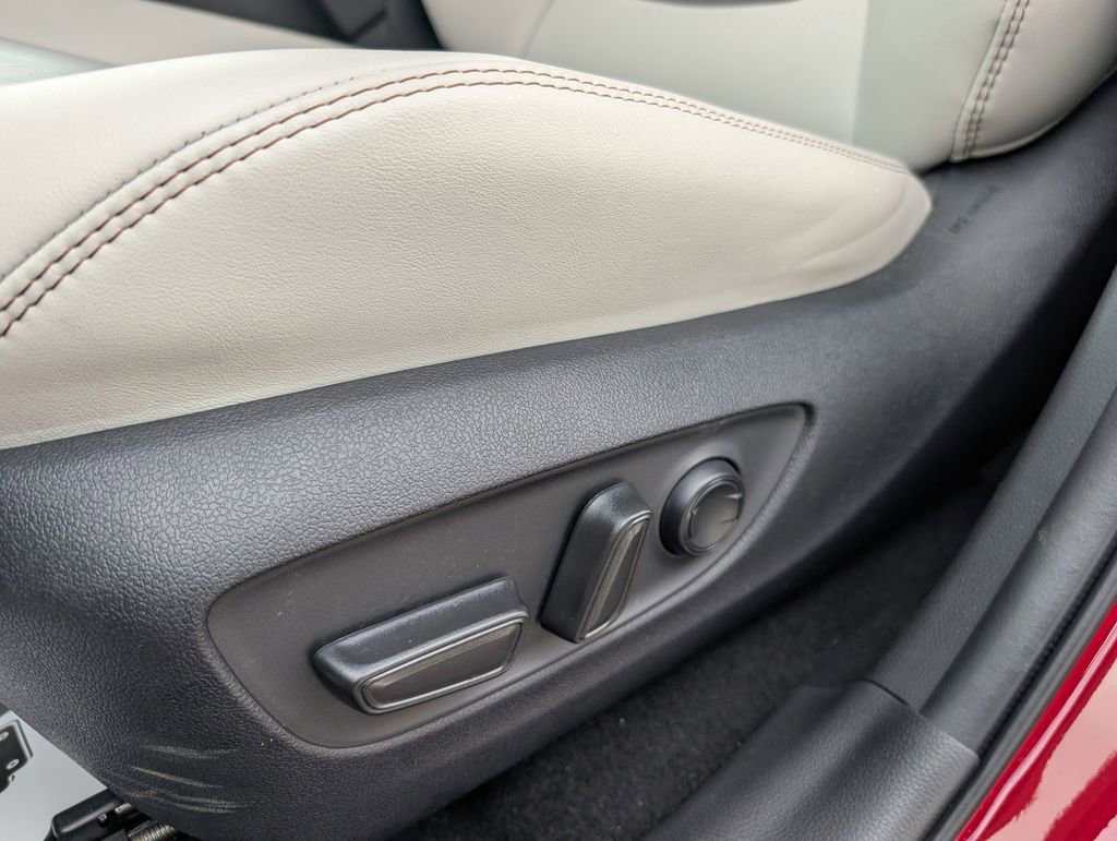 Used 2025 Toyota RAV4 XLE Premium image 10