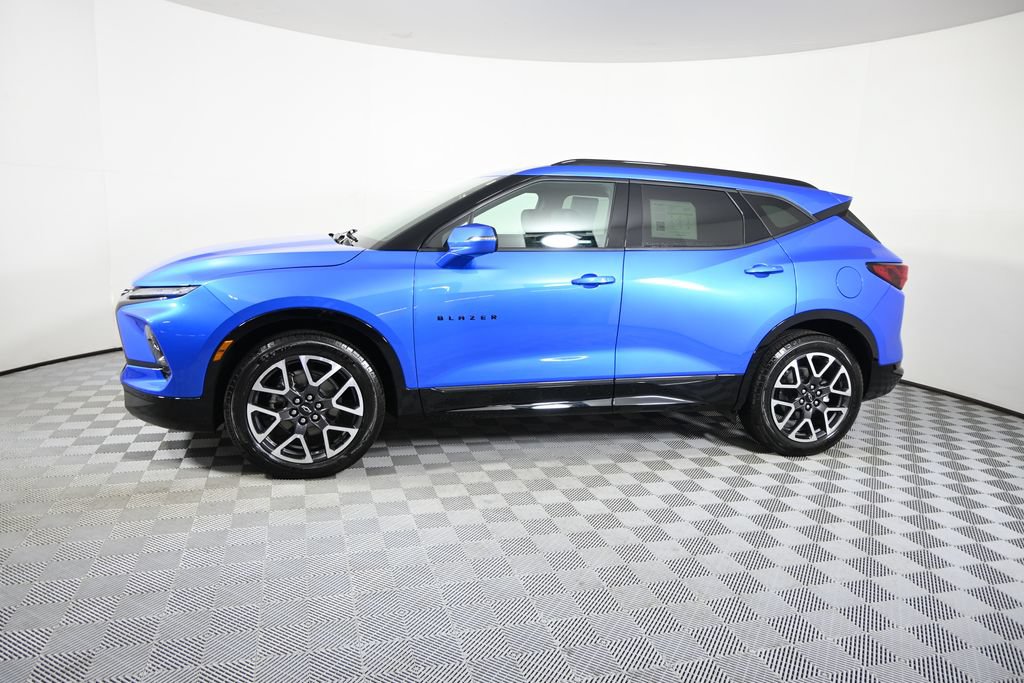 Used 2025 Chevrolet Blazer RS w/ Enhanced Convenience Package AWD/4WD image 2