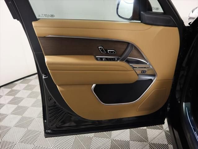 New 2025 Land Rover Range Rover SE image 25