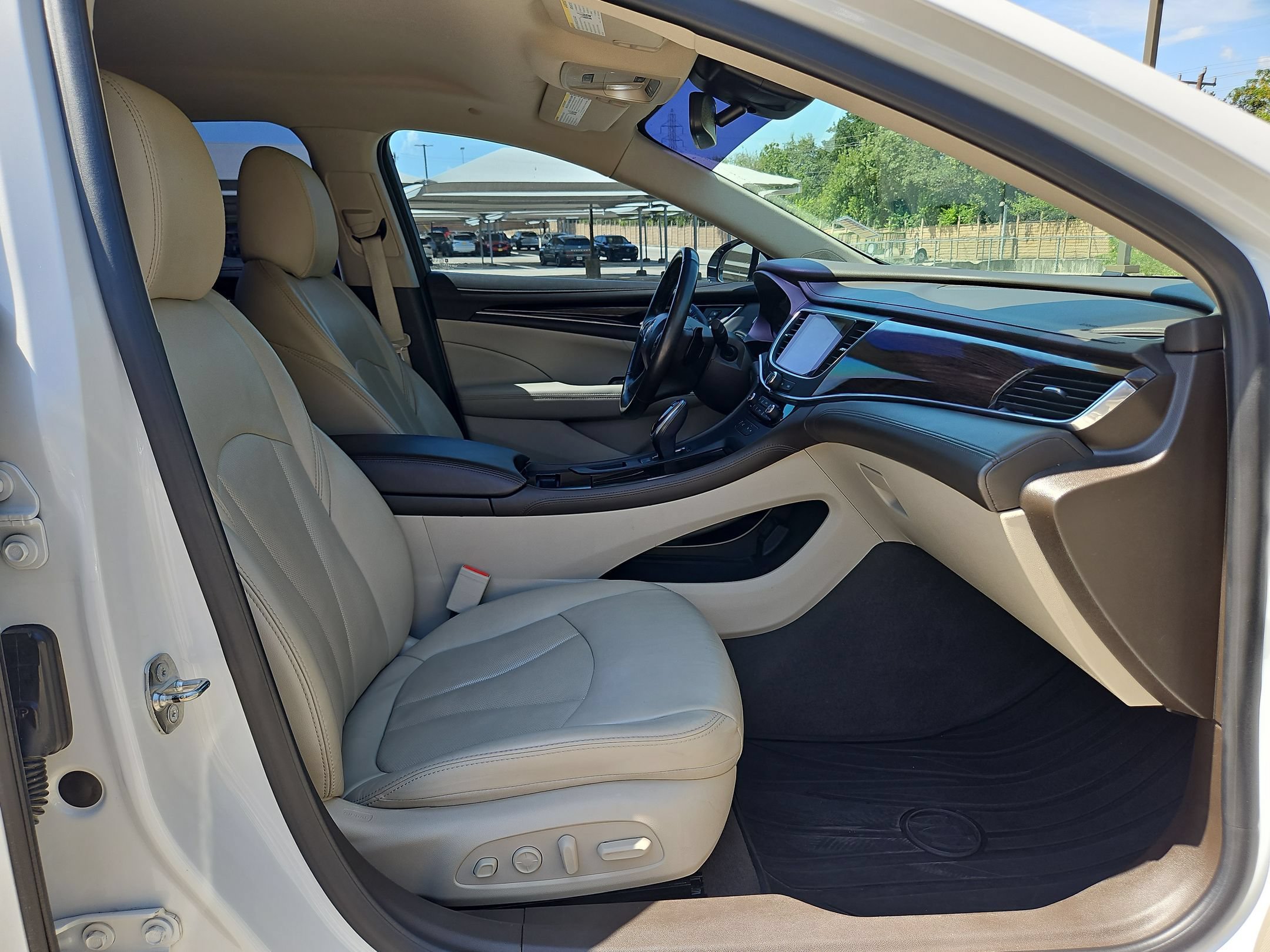 Used 2018 Buick LaCrosse Premium w/ Driver Confidence Package #2 FWD image 27