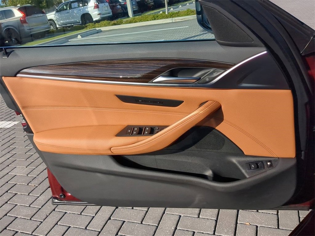 Certified 2023 BMW 530e w/ Convenience Package image 32