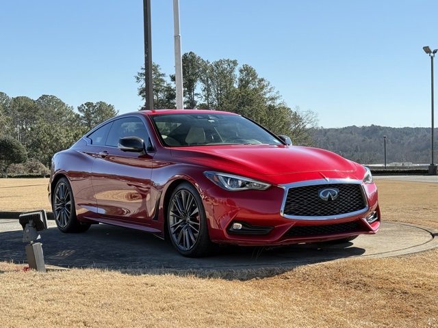 Used 2017 INFINITI Q60 Red Sport 400 image 2