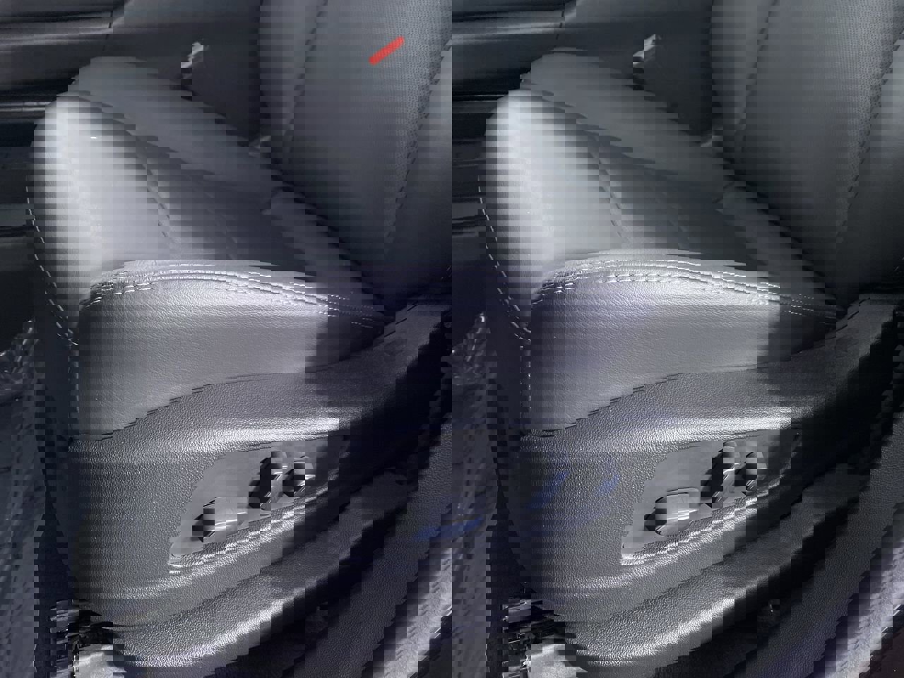 Certified 2025 Cadillac XT5 Premium Luxury FWD image 9