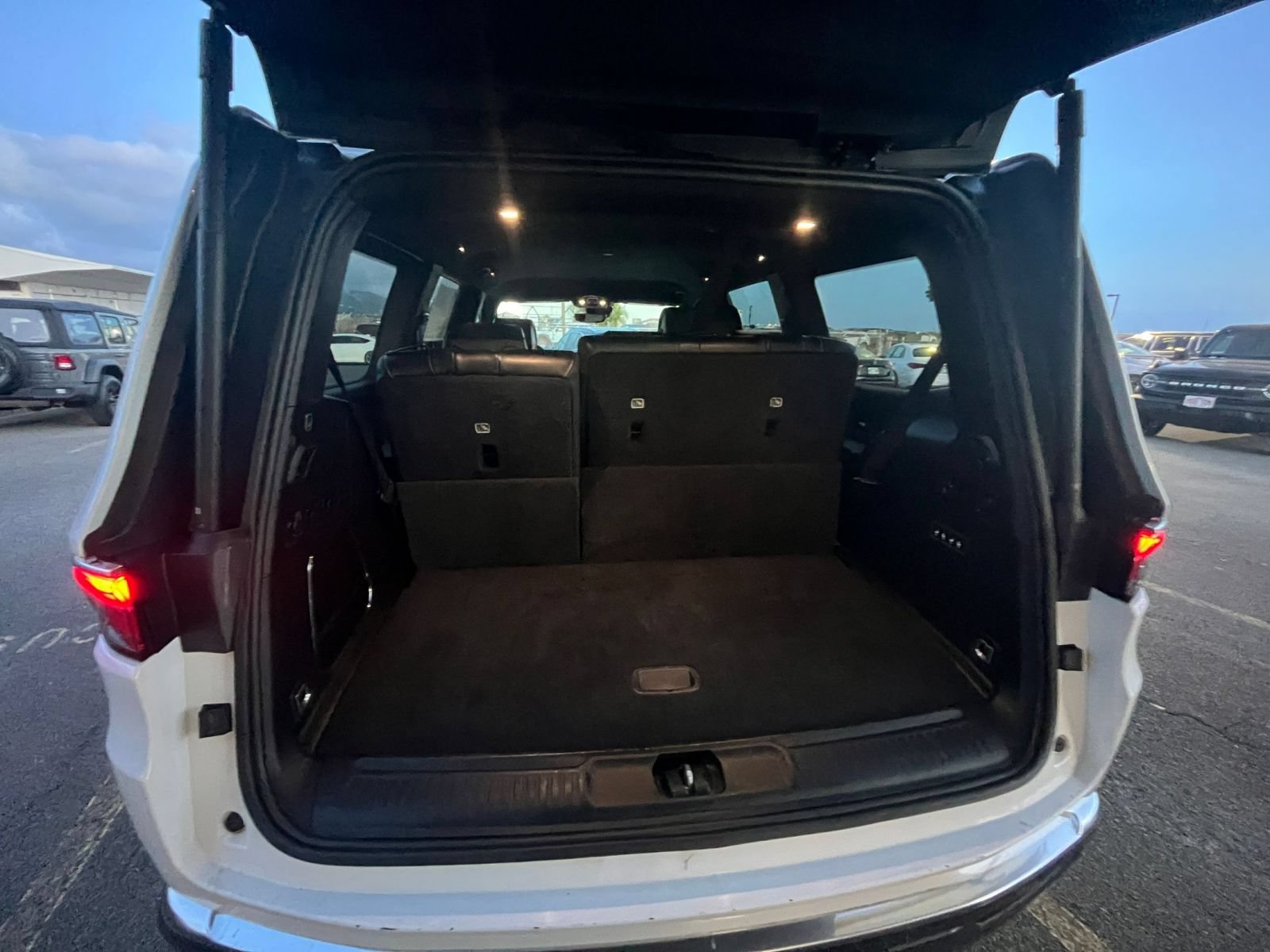Used 2022 Jeep Wagoneer Series III AWD/4WD image 31
