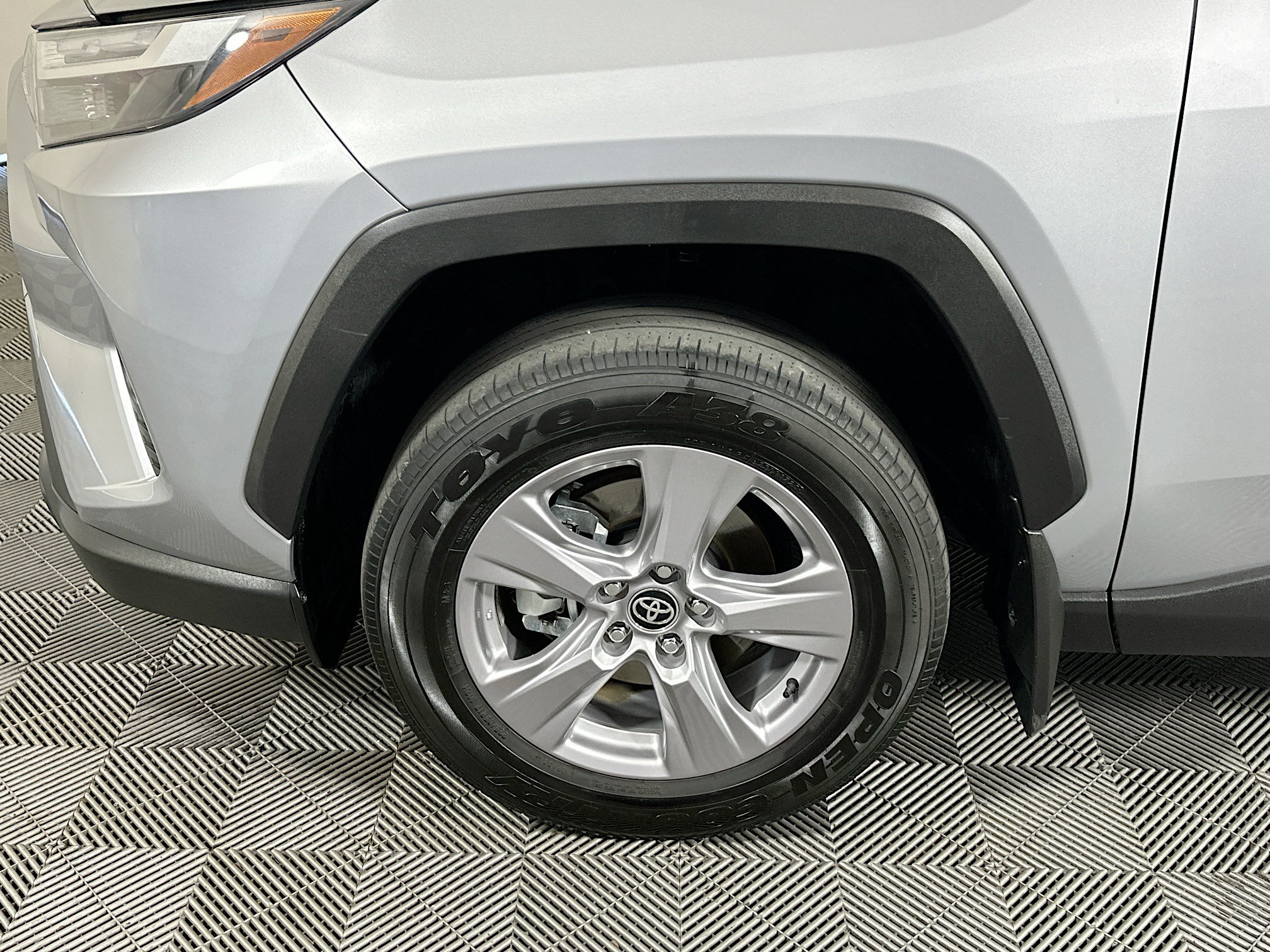 Used 2025 Toyota RAV4 LE AWD/4WD image 11
