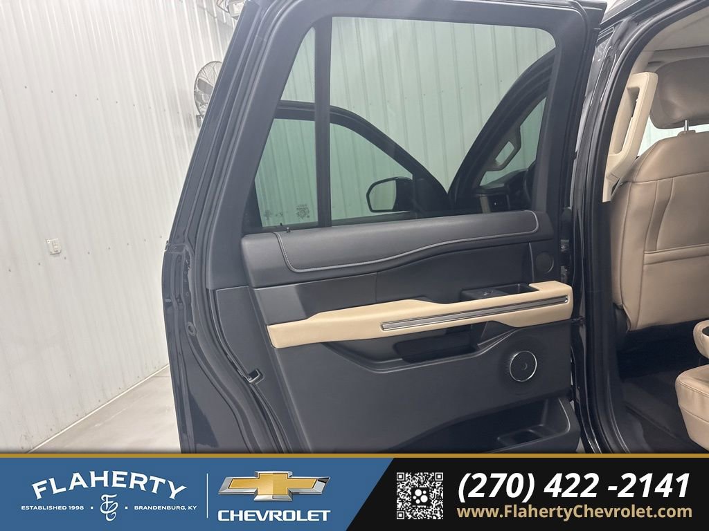 Used 2022 Ford Expedition Max Limited image 9