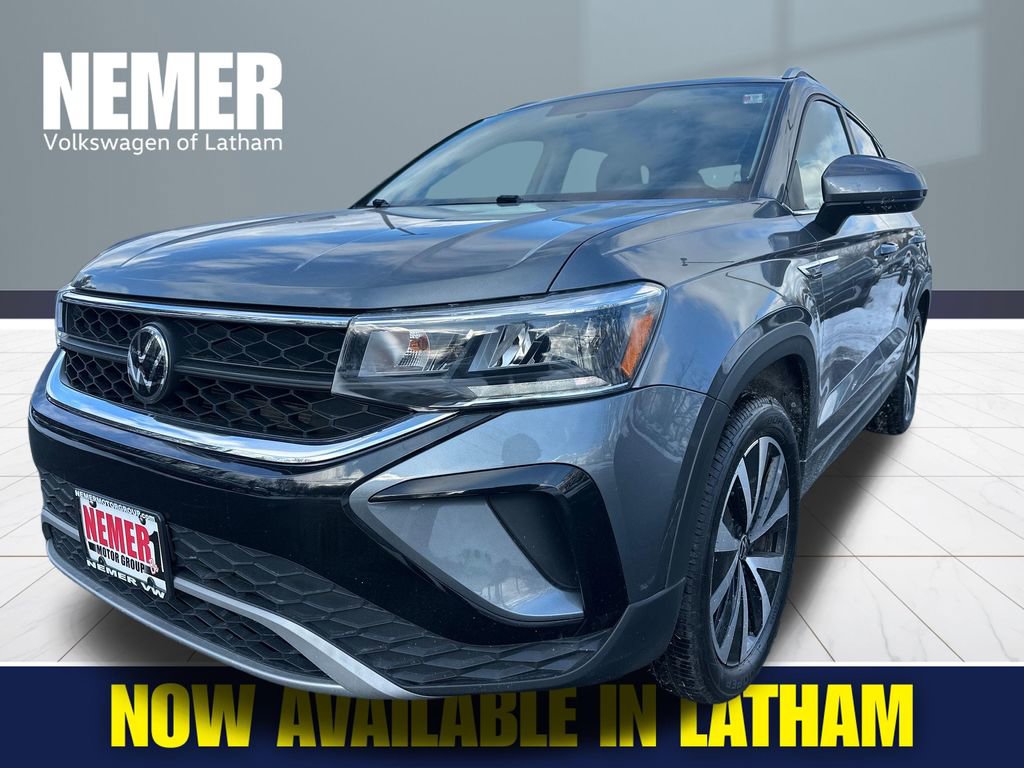 Certified 2022 Volkswagen Taos SE image 1