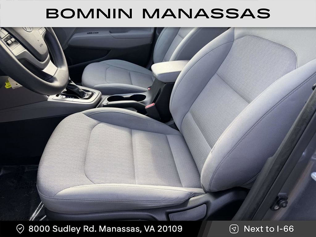 Used 2017 Hyundai Elantra SE image 14