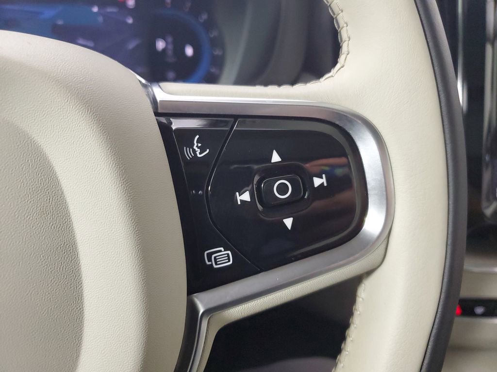 Certified 2023 Volvo XC60 B5 Plus w/ Climate Package AWD/4WD image 31