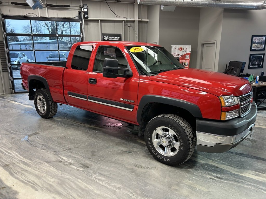 Used 2005 Chevrolet Silverado 2500 LS image 25