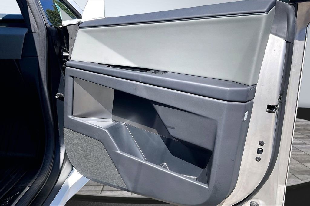 Used 2025 Tesla Cybertruck AWD Crew Cab image 24