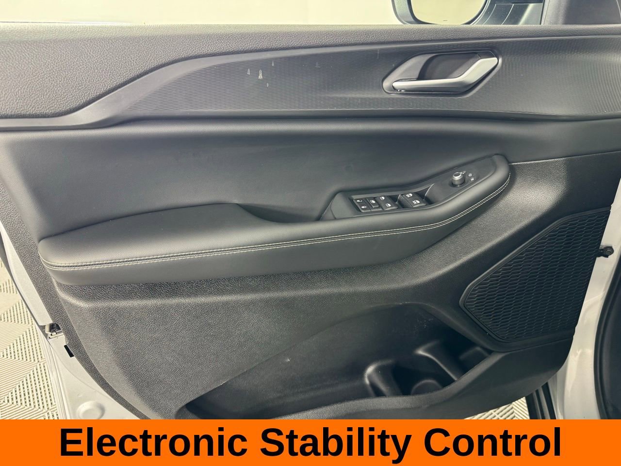 Used 2023 Jeep Grand Cherokee Laredo X image 10