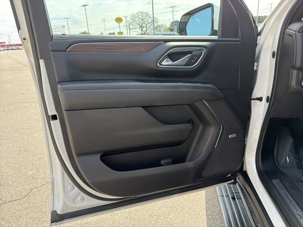 Used 2023 Chevrolet Tahoe High Country w/ Premium Package 2 AWD/4WD image 13
