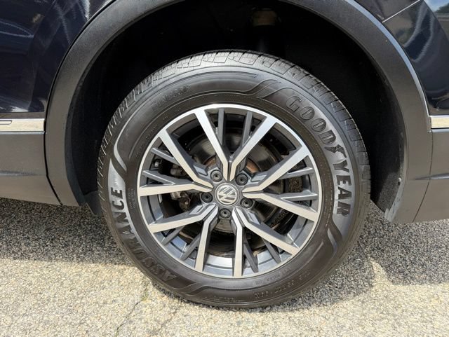 Used 2020 Volkswagen Tiguan SE AWD/4WD image 36